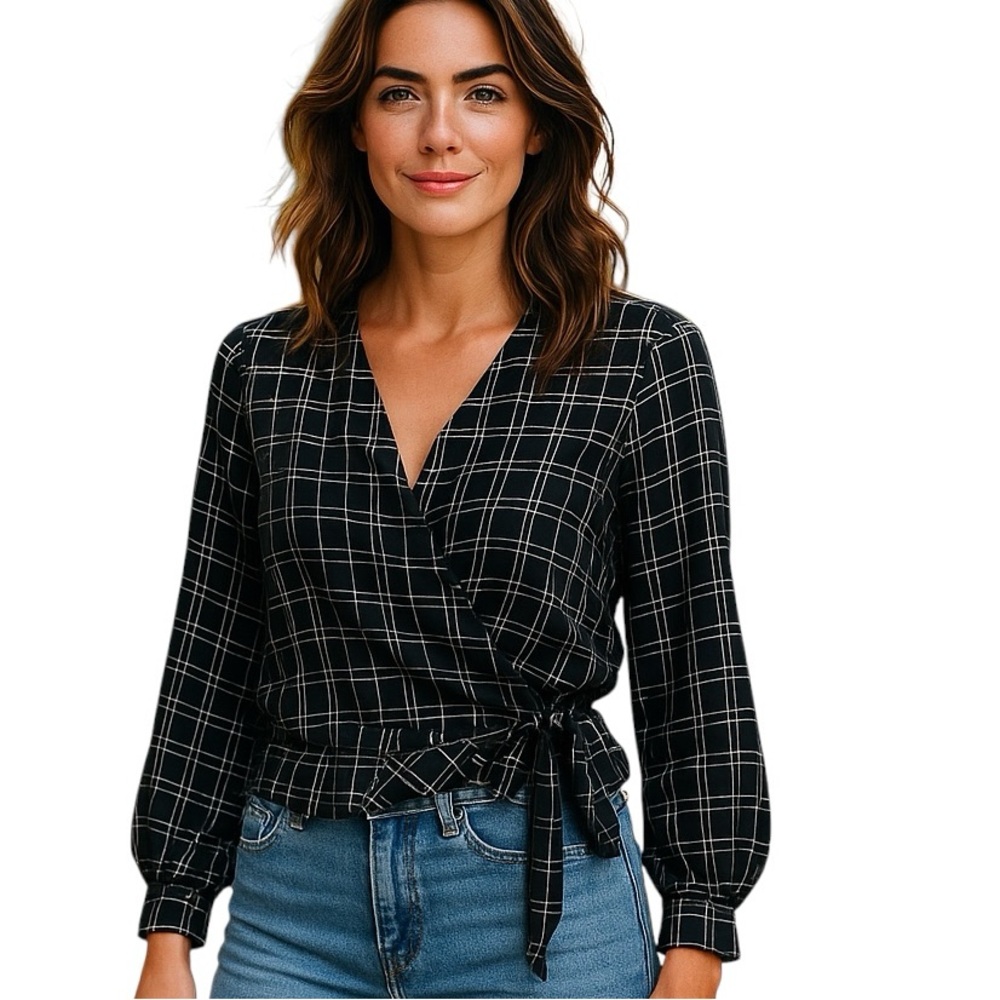 Abercrombie Fitch women's Wrap Blouse Small L/S  plaid white black top Casual